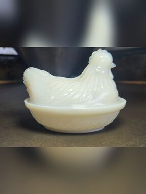 Milk Glass Hen  on Nest Covered Dish VINTAGE